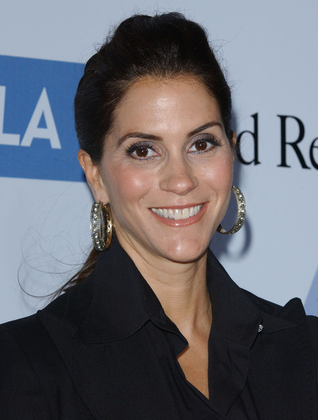 How tall is Jami Gertz?